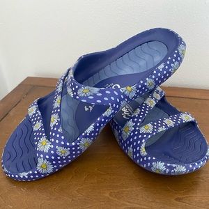 NWOT Cheeks sandals size 8